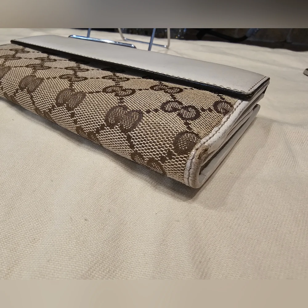 Vintage Gucci Wallet with Heart Detail - Picture 9 of 15